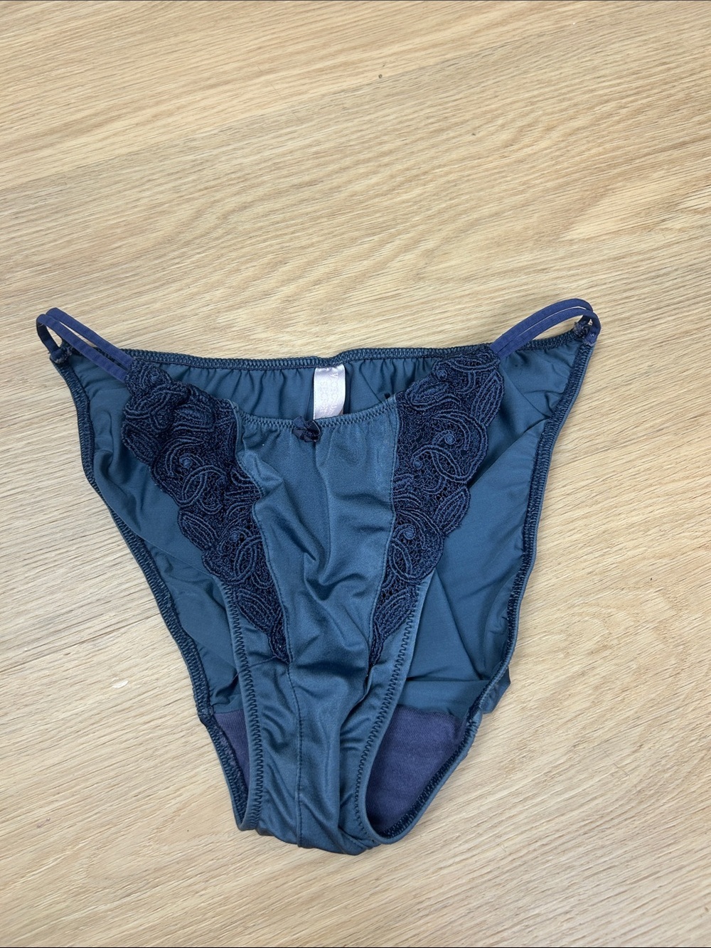 90’s Vintage Second Skin Satin Victoria’s Secret String Bikini Panty S